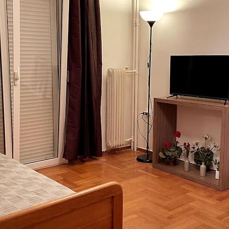 Lovely 1 Bedroom Apartment In Athén Kültér fotó